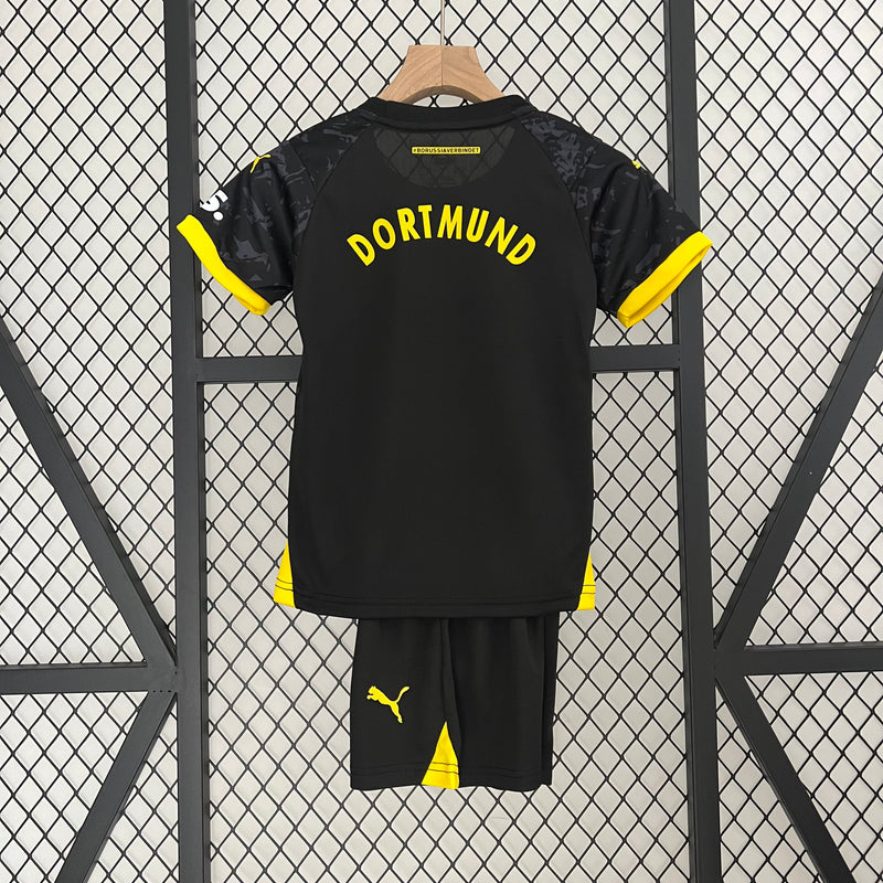 Borussia Dortmund 23/24 Kit Infantil 1