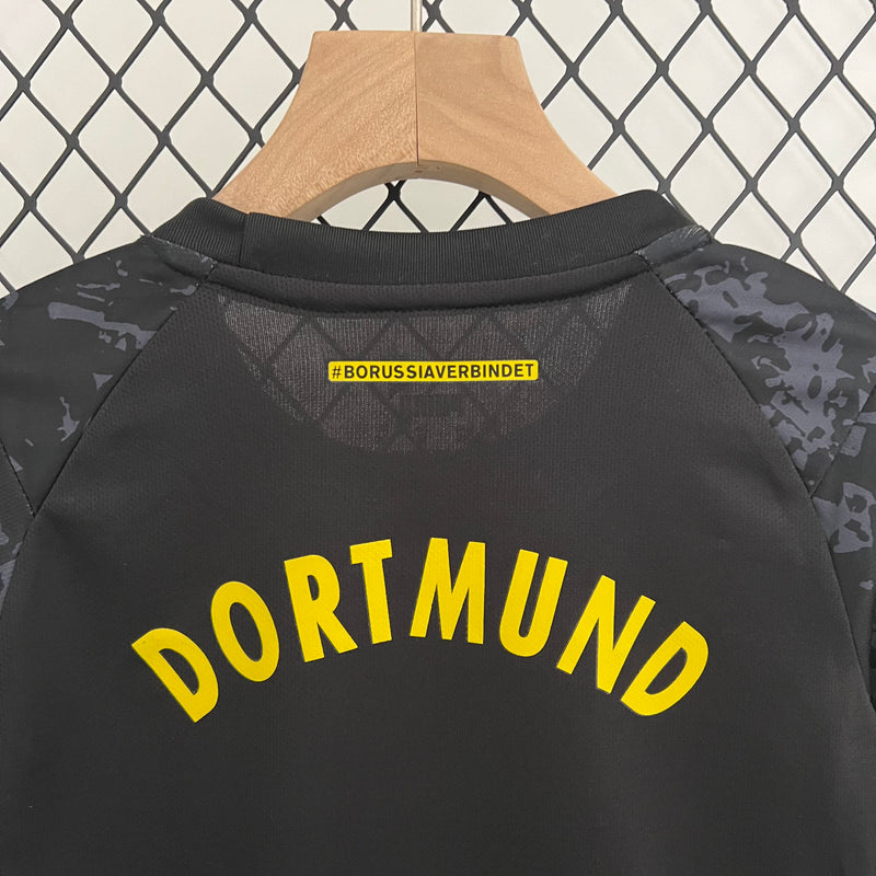 Borussia Dortmund 23/24 Kit Infantil 1