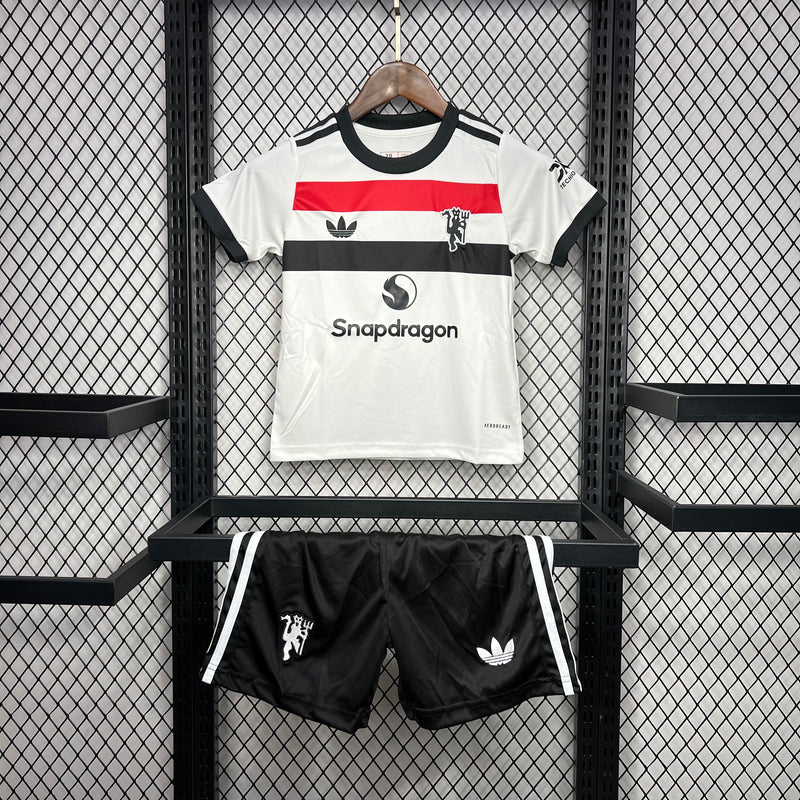Manchester United 24/25 Kit Infantil 3