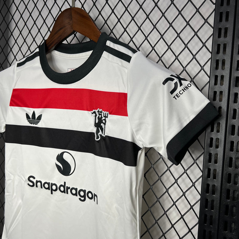 Manchester United 24/25 Kit Infantil 3